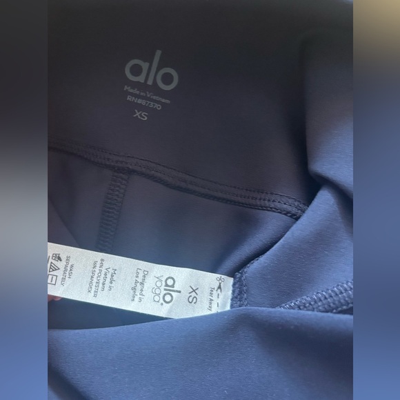 ALO YOGA High Waist AIRLIFT SHORTS 3" size XS Navy Gym Run Workout EUC - Picture 3 of 3